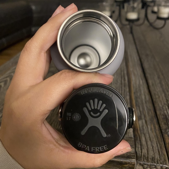 24 oz Hydroflask - Picture 2 of 3